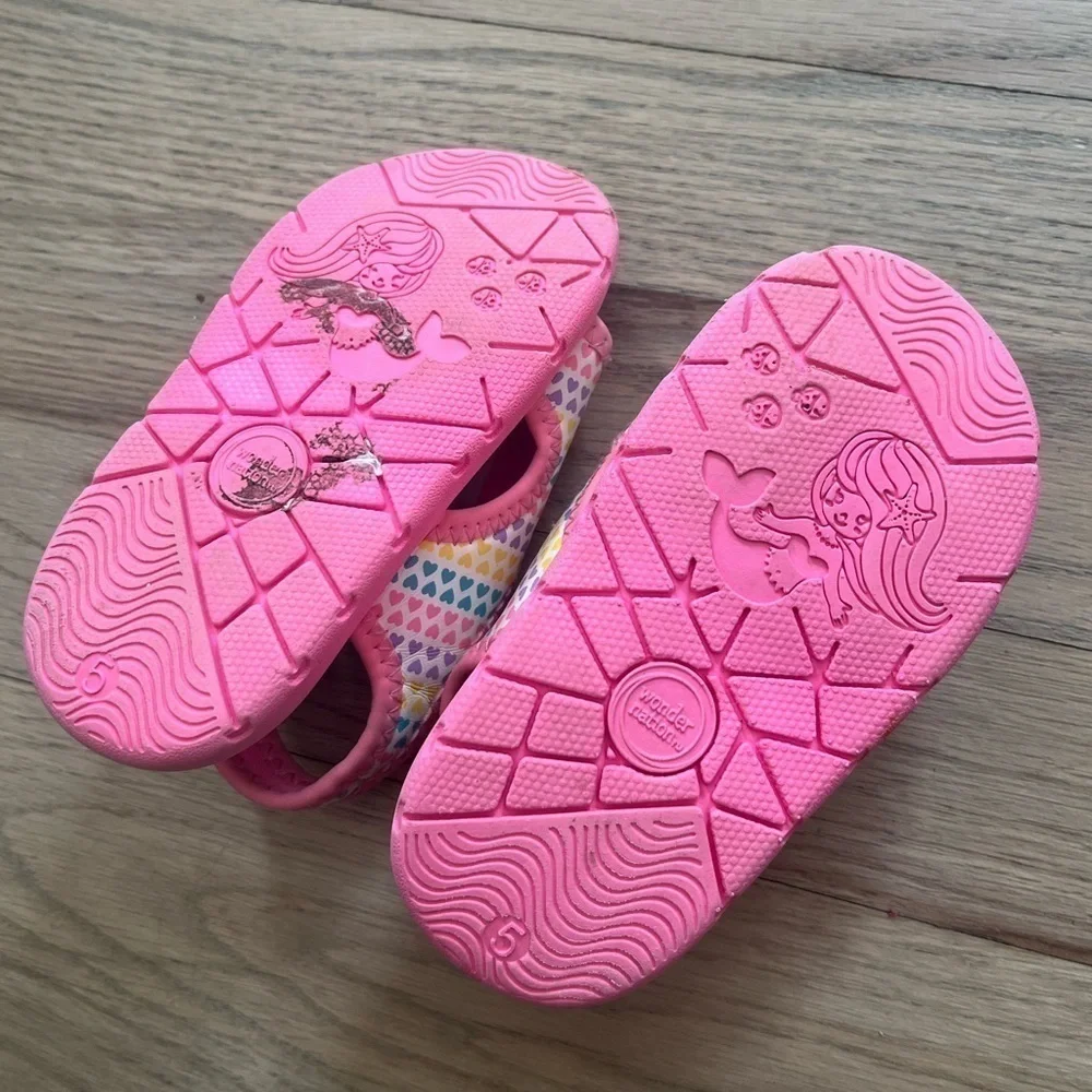 Baby Girl Water Foam Velcro sandals Sz 5 hearts pink blue